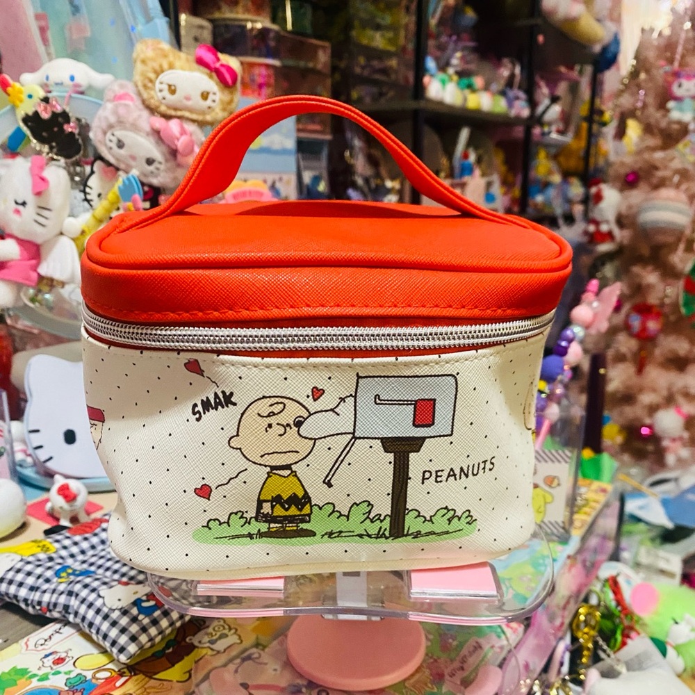 Snoopy makeup bag